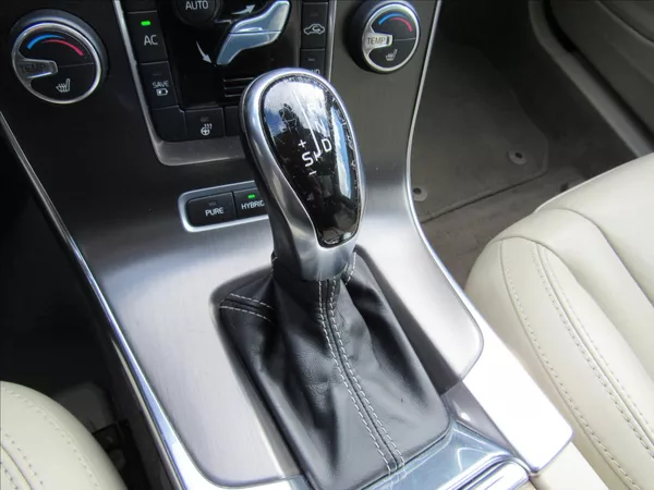 Volvo V60 2,4 D6 AWD Plug-in Hybrid - foto 24