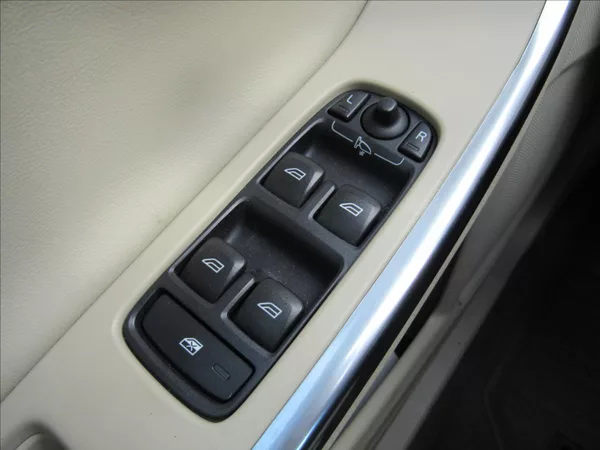 Volvo V60 2,4 D6 AWD Plug-in Hybrid - foto 30