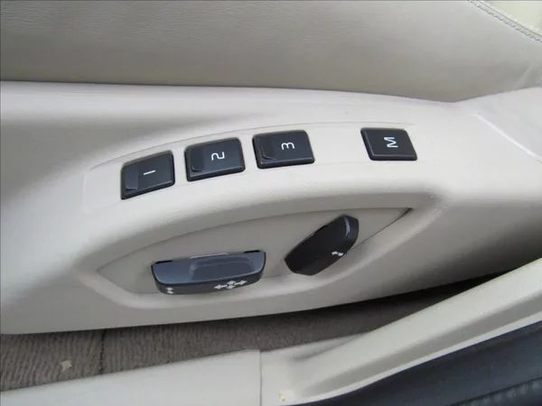 Volvo V60 2,4 D6 AWD Plug-in Hybrid - foto 32