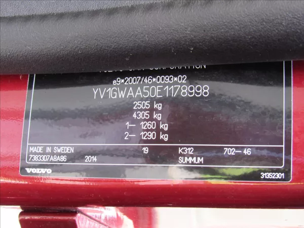 Volvo V60 2,4 D6 AWD Plug-in Hybrid - foto 36