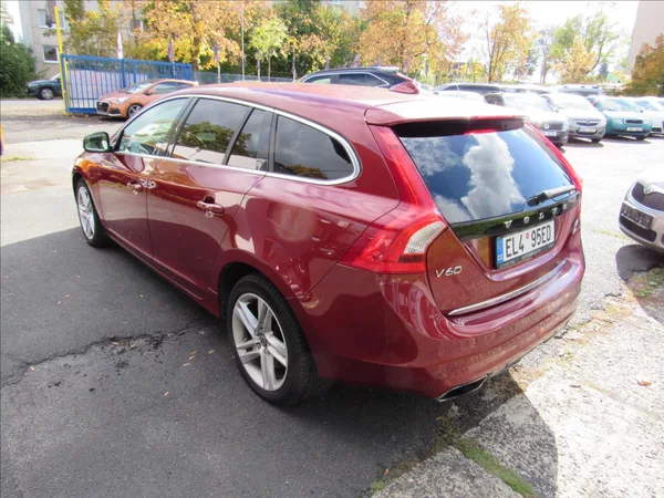 Volvo V60 2,4 D6 AWD Plug-in Hybrid - foto 4