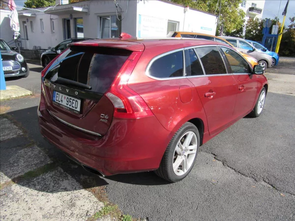 Volvo V60 2,4 D6 AWD Plug-in Hybrid - foto 6