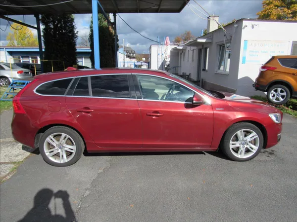 Volvo V60 2,4 D6 AWD Plug-in Hybrid - foto 8