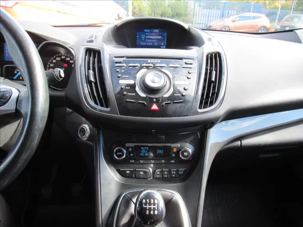 Ford Kuga 1,5 110kW 4x2 - foto 15