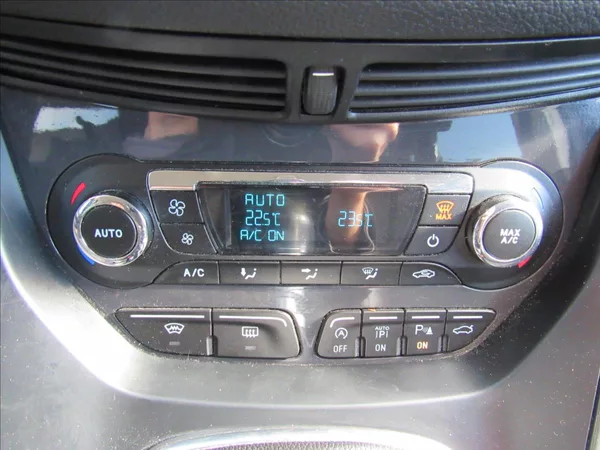 Ford Kuga 1,5 110kW 4x2 - foto 19