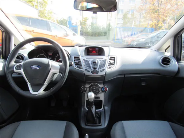 Ford Fiesta 1,3 i 60kW - foto 11