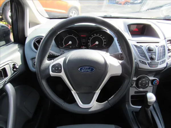 Ford Fiesta 1,3 i 60kW - foto 12