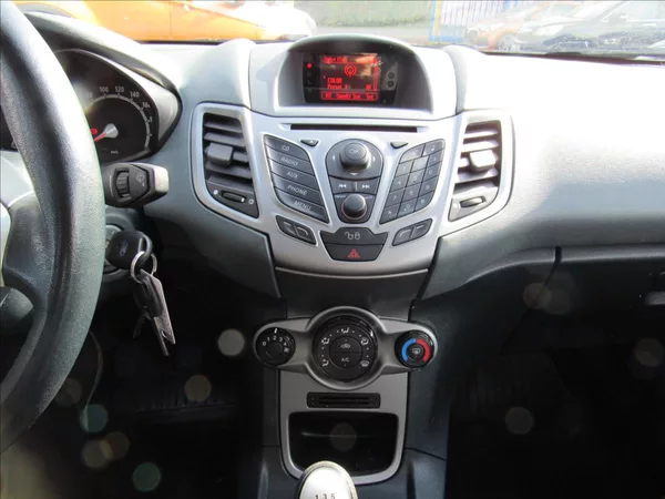 Ford Fiesta 1,3 i 60kW - foto 15