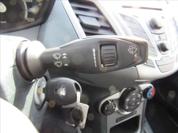 Ford Fiesta 1,3 i 60kW - foto 19