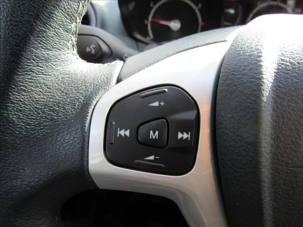 Ford Fiesta 1,3 i 60kW - foto 21