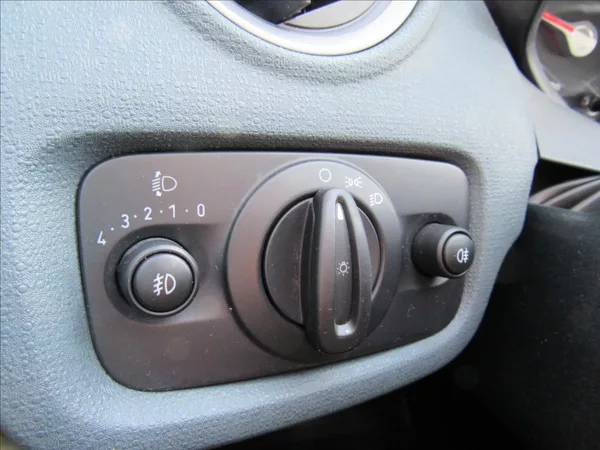 Ford Fiesta 1,3 i 60kW - foto 22