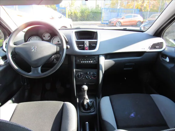 Peugeot 207 1,4 i 70kW - foto 11