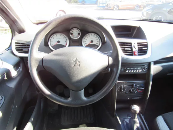 Peugeot 207 1,4 i 70kW - foto 12