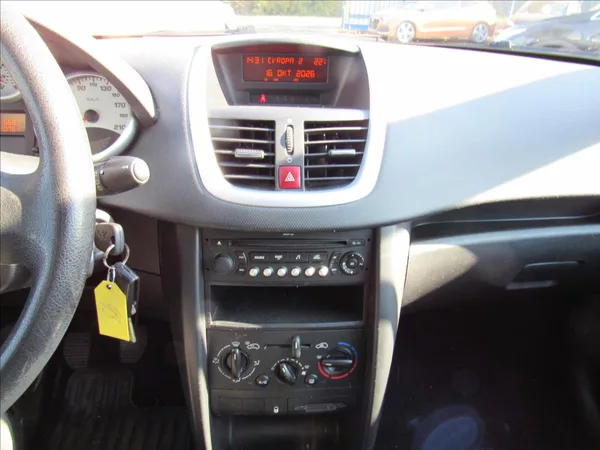 Peugeot 207 1,4 i 70kW - foto 15