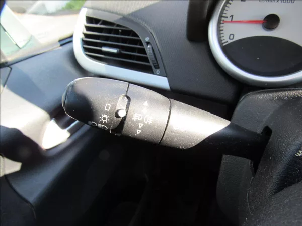Peugeot 207 1,4 i 70kW - foto 19