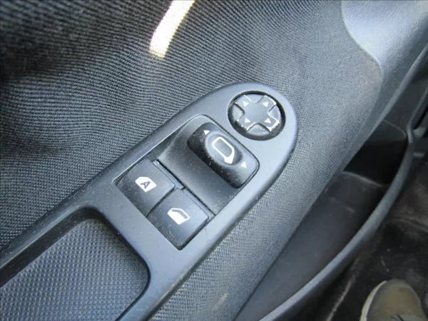 Peugeot 207 1,4 i 70kW - foto 20