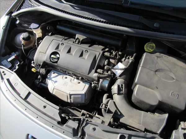 Peugeot 207 1,4 i 70kW - foto 23