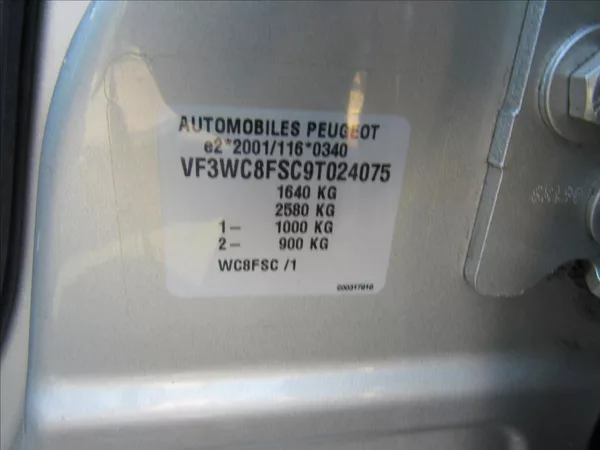 Peugeot 207 1,4 i 70kW - foto 27