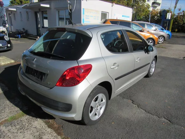 Peugeot 207 1,4 i 70kW - foto 6