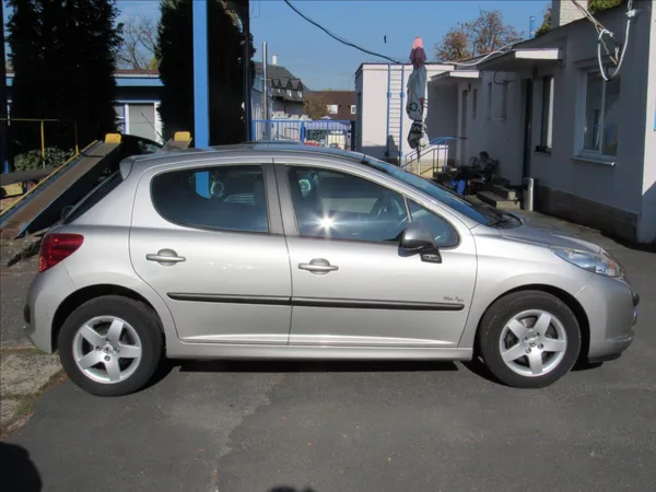 Peugeot 207 1,4 i 70kW - foto 8
