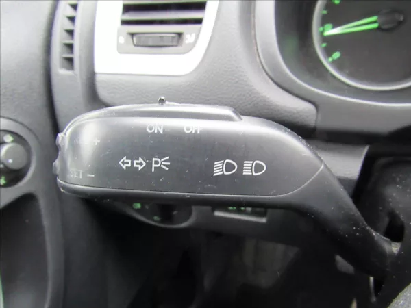 Škoda Fabia 1,6 i 77kW Combi Ambiente - foto 19