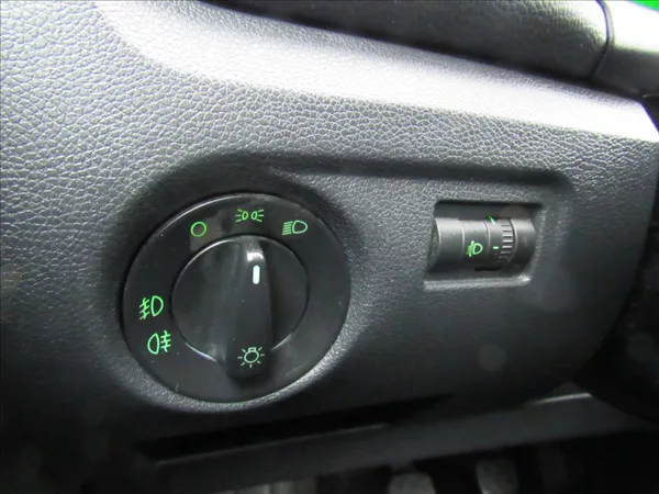 Škoda Fabia 1,6 i 77kW Combi Ambiente - foto 20