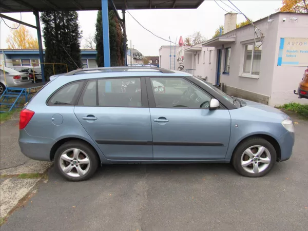 Škoda Fabia 1,6 i 77kW Combi Ambiente - foto 8