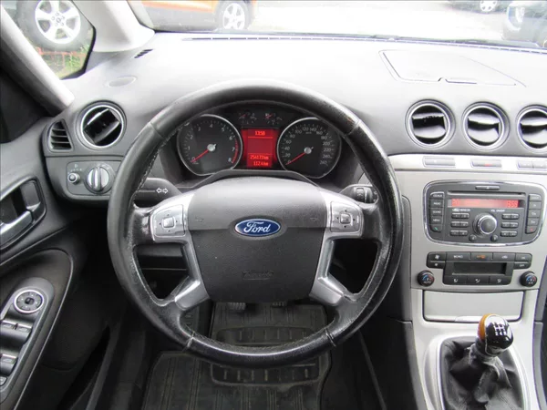 Ford Galaxy 2,0 i Comfort 107KW 7 Míst - foto 13