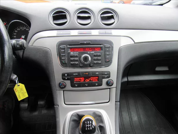 Ford Galaxy 2,0 i Comfort 107KW 7 Míst - foto 16