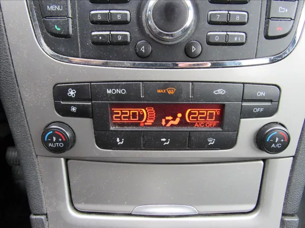 Ford Galaxy 2,0 i Comfort 107KW 7 Míst - foto 18