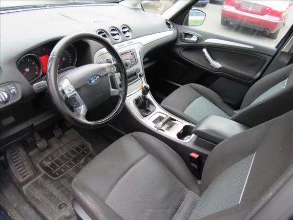 Ford Galaxy 2,0 i Comfort 107KW 7 Míst - foto 9