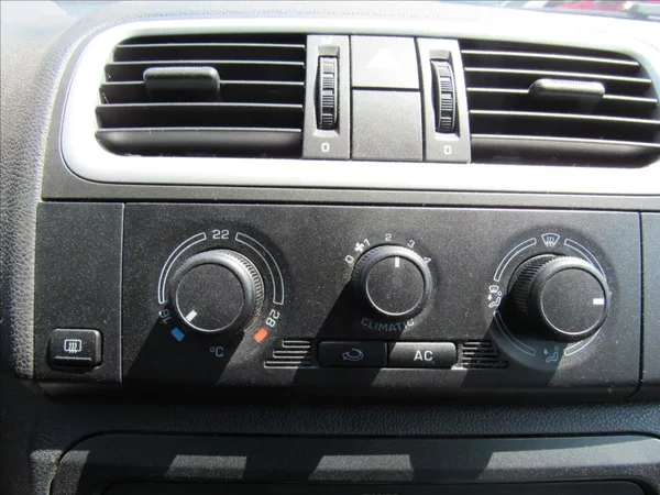 Škoda Fabia 1,2 HTP 44KW Ambiente - foto 16