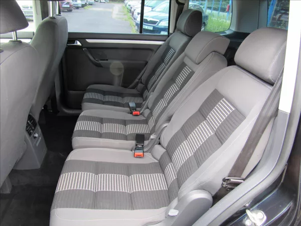 Volkswagen Touran 2,0 TDI 103kW DSG - foto 10