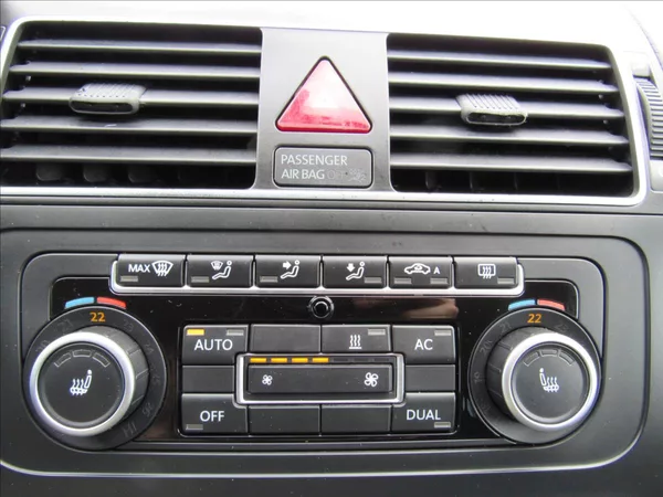 Volkswagen Touran 2,0 TDI 103kW DSG - foto 16