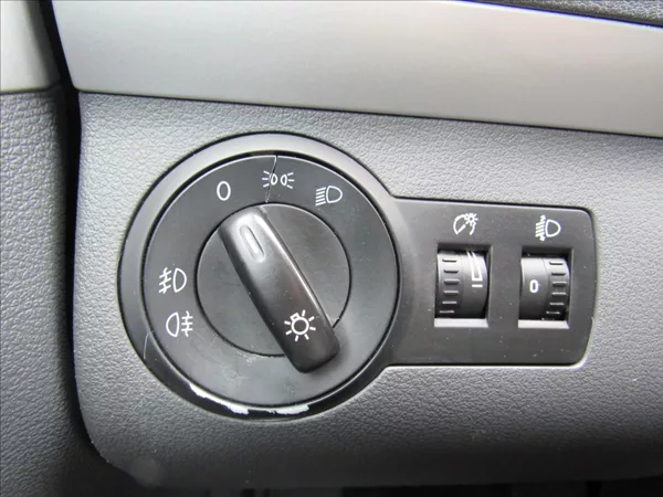 Volkswagen Touran 2,0 TDI 103kW DSG - foto 21