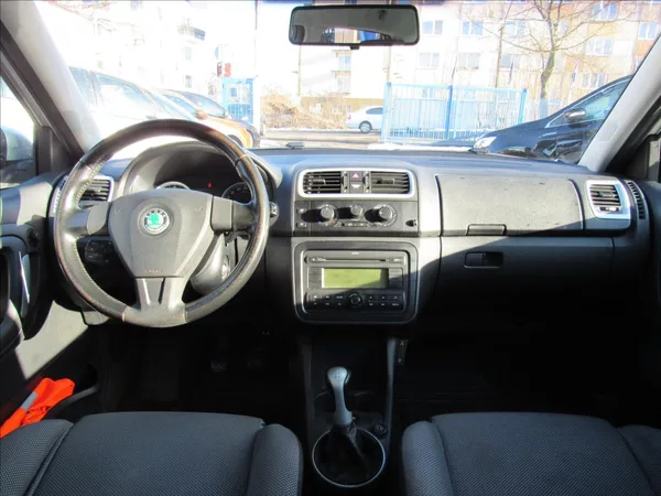 Škoda Fabia 1,2 HTP 51kW Combi - foto 11