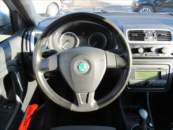 Škoda Fabia 1,2 HTP 51kW Combi - foto 12