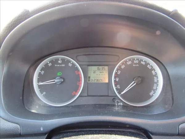 Škoda Fabia 1,2 HTP 51kW Combi - foto 13