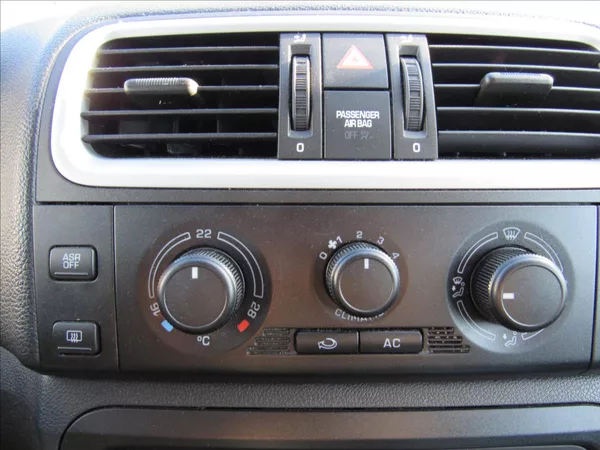 Škoda Fabia 1,2 HTP 51kW Combi - foto 16