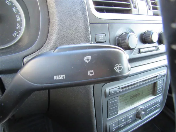 Škoda Fabia 1,2 HTP 51kW Combi - foto 18