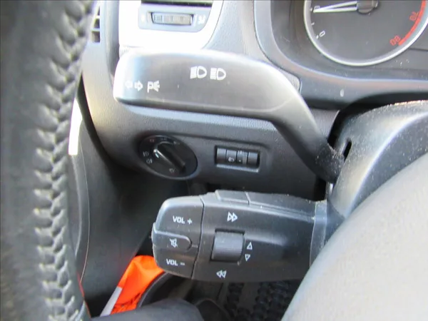 Škoda Fabia 1,2 HTP 51kW Combi - foto 19
