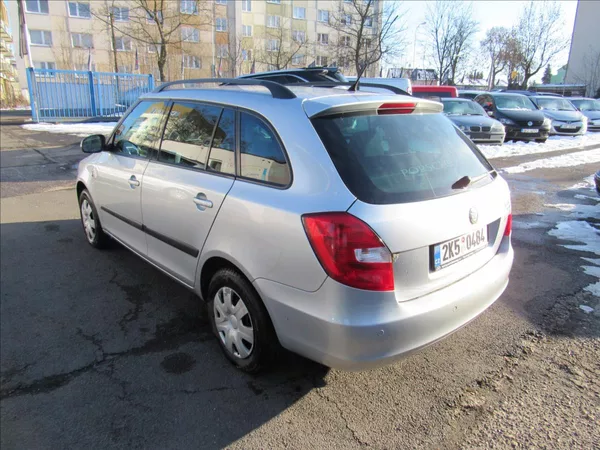 Škoda Fabia 1,2 HTP 51kW Combi - foto 4