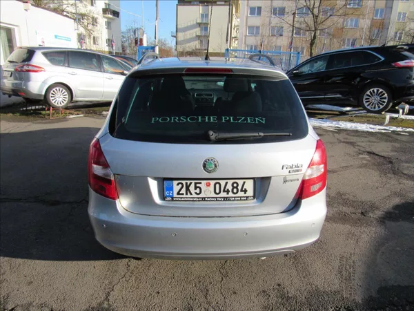 Škoda Fabia 1,2 HTP 51kW Combi - foto 5