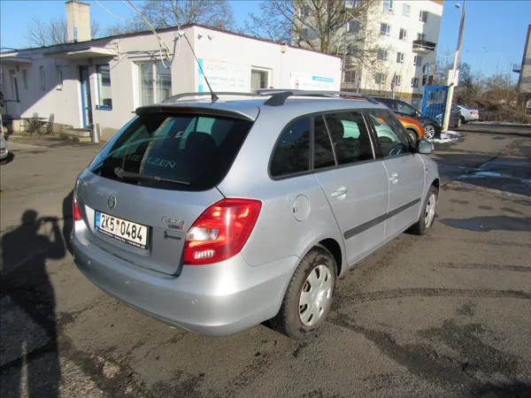 Škoda Fabia 1,2 HTP 51kW Combi - foto 6