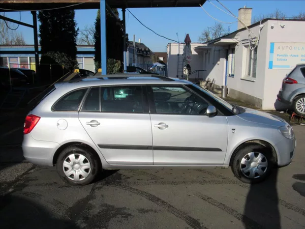 Škoda Fabia 1,2 HTP 51kW Combi - foto 8