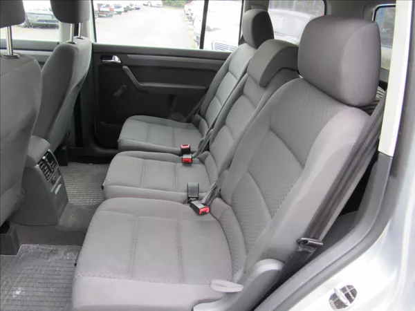 Volkswagen Touran 1,6 MPi 75kW - foto 10
