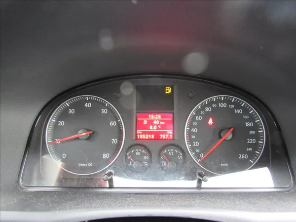 Volkswagen Touran 1,6 MPi 75kW - foto 13