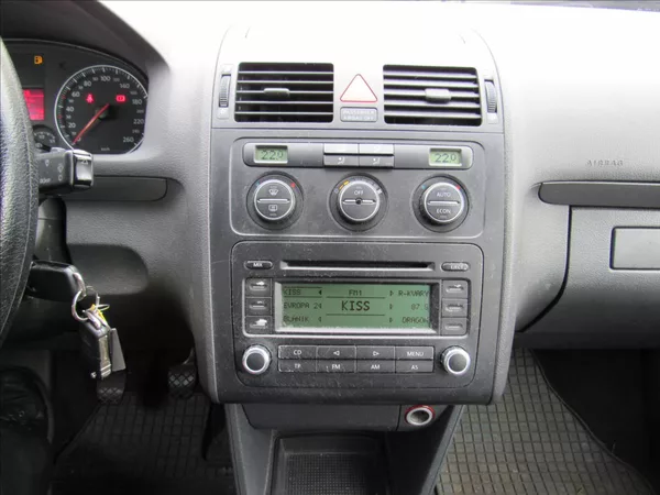 Volkswagen Touran 1,6 MPi 75kW - foto 15