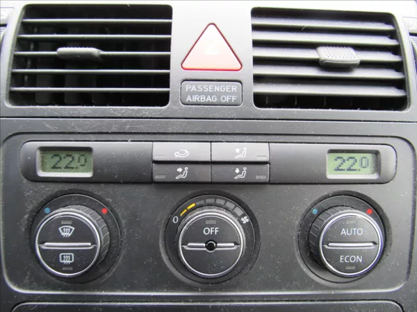 Volkswagen Touran 1,6 MPi 75kW - foto 16