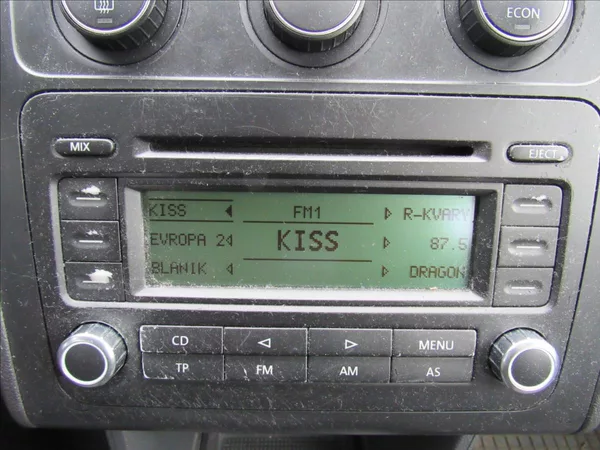 Volkswagen Touran 1,6 MPi 75kW - foto 17